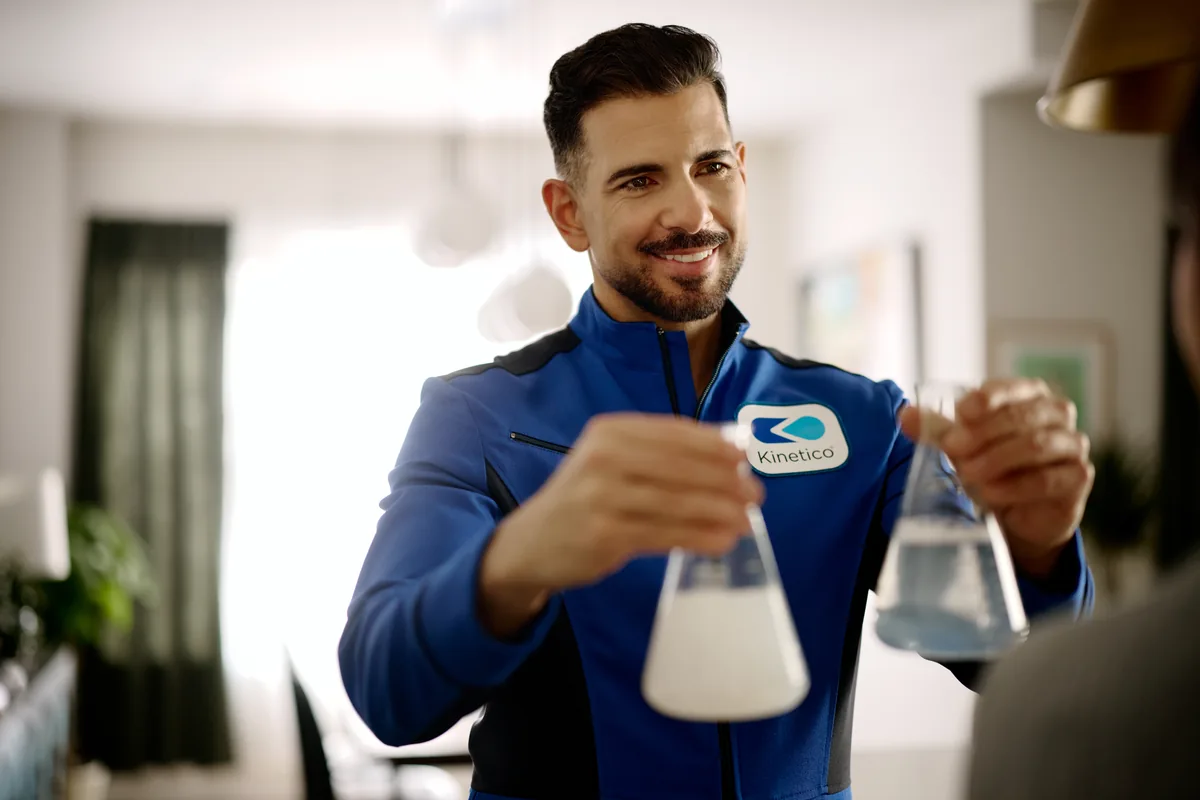 Démonstration d’un test comparatif de l’eau, campagne Kinetico